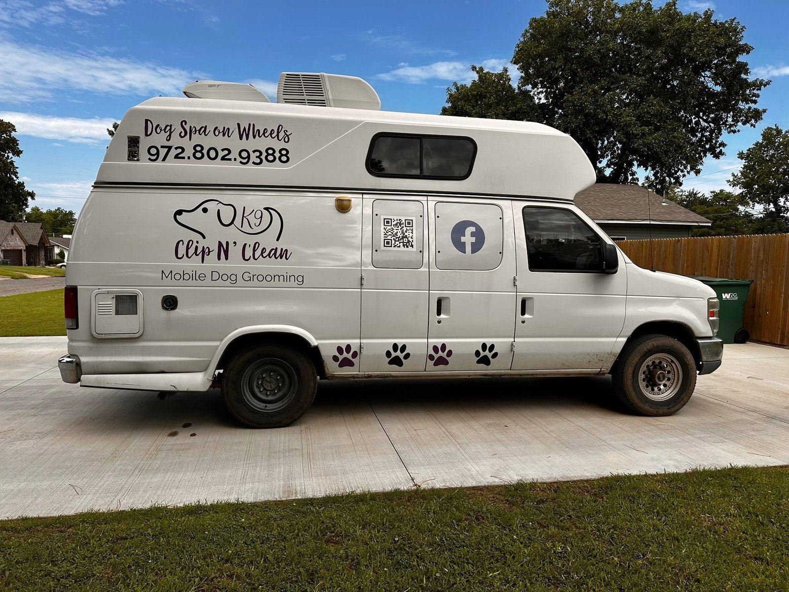 K9 Clip N Clean mobile dog grooming van parked in a driveway